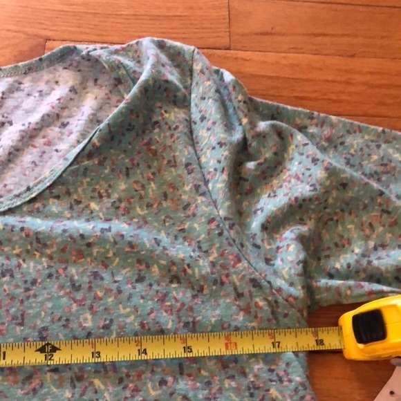 NWT LuLaRoe Perfect Tee Size Small Light Green 🌸 - Picture 6 of 7